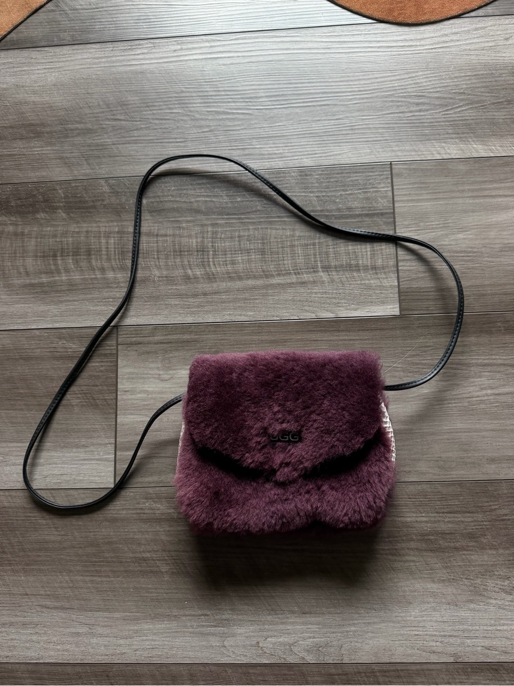 UGG Women's Plum Shearling Crossbody Bag - Picture 3 of 4